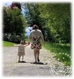 Bébé Jayna et maman, Eveil MassageMASSAGE