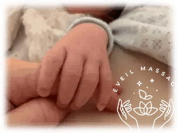 Photo Massage bébé moins de 1 an Eveil Massage